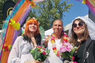 sinmed.cz/politika/o-nejvetsi-zazitek-prague-pride-se-postaral-ivan-bartos-1045.html?utm_source=www.seznam.cz&utm_medium=seznam_distribuce&utm_campaign=lide