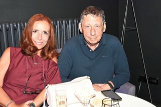 Poznáte, čí je to táta? Jeho dcera se stala provokatérkou českého showbyznysu, první ženou byla herečka - Super.cz