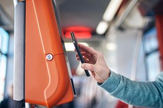 Glosa: Digitální sleva, papírová přirážka. Přísná revize jízdenek v MHD - Seznam Zprávy