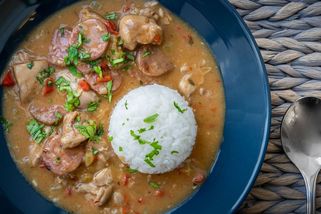 Gumbo s kuřecím masem a klobásou - Proženy.cz