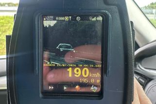 Rychlost u Hradce překročil o stovku, na tachometru to vytáhl na 190 km/h - Novinky