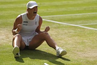 Svět se klaní gIGAntickému výkonu Polky. Premiér popletl gratulaci, Britové zmiňují pláč Novotné - Sport.cz