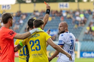 Nechutný zkrat v závěru. Exsparťan při dramatu viděl za svůj prohřešek červenou - Sport.cz