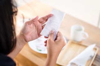 Restaurace zdražily o 51 %, mnohé přesto bojují o přežití. Proč dražší jídlo neznamená vyšší zisk?