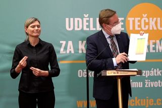 Shlukujme se, ale bezpečně, vyzývá rozvolňující se Česko ministr Arenberger - Novinky