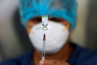 Obvinili lékařku. Šířila lži o očkování - Novinky