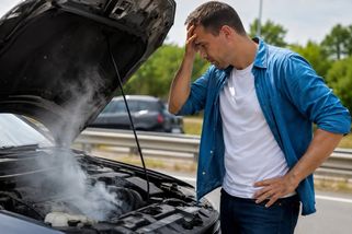 Starší auta v letních vedrech bojují o přežití. Největší riziko je přímo pod kapotou
