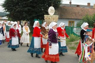 Jak chodit oblečený do kostela? - Médium.cz