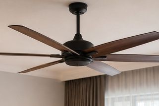 V Thajsku standard, u nás novinka. Stropní ventilátory jsou tiché a chladí 25× levněji než klimatizace
