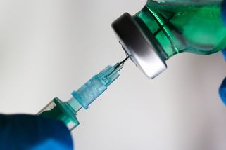 V ruské nemocnici nakazili 11letou pacientku virem HIV a žloutenkou - Novinky