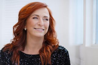 Kateřina odmítla svůj stárnoucí obličej. Toužila vypadat mladší, ale ne uměle. Povedlo se? - Proženy.cz