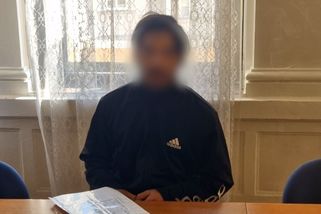 Miminko mělo zlámané nohy a krvácelo do mozku. Může za to doktor a nevlastní syn, hájí se otec - Novinky