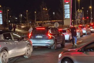 Na nebezpečnou ulici na Chodově upozorňovali strážníci už před sedmi lety. Řešení si úřady přehazují - Novinky