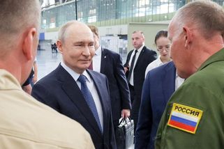 „Zlevnili benzin, opravili asfalt.“ Putinovi připravili dokonalou Potěmkinovu vesnici