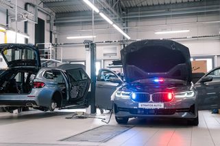 Jak se rodí policejní speciály BMW: Tajné dálniční stíhačky čeká odstrojení do naha a speciální kalibrace - Garáž.cz