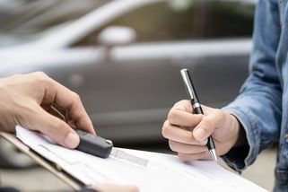 Koupil si z druhé ruky auto „po důchodci z Německa“. Po první návštěvě servisu mechanik odhalil pravdu, ze které se mu udělalo nevolno