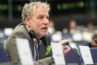 Jde dojet elektromobilem z Prahy do Štrasburku? Europoslanec se podělil o překvapivou zkušenost