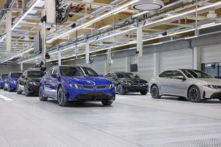 Továrna BMW v Mnichově už chrlí sedany i3. Se spalovacími motory končí