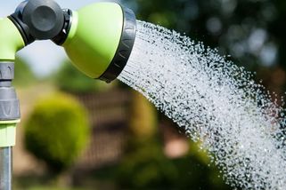 Kutil ohřeje 3 000 litrů vody denně a nepotřebuje žádnou elektřinu ani plyn
