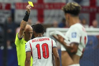 Sázky na karty ve fotbale přináší miliony i podvody. Státy je už zakazují - Seznam Zprávy