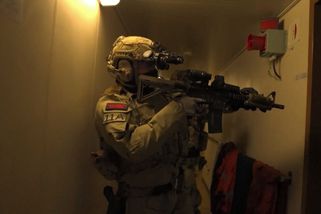 Britové zveřejnili video ze zásahu na ruském tankeru - Novinky