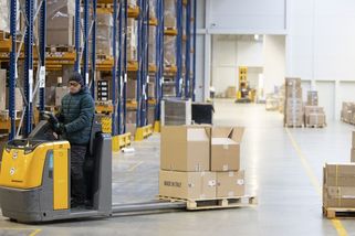 Haly u dálnic v potížích. Problémy e-shopů dopadají na logistická centra - Seznam Zprávy
