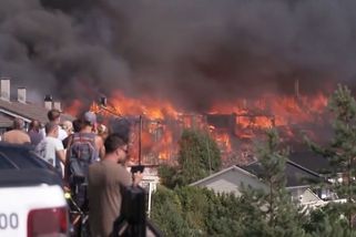 Shořely nám všechny věci, popisují šokovaní Norové. Ve městě hoří sto domů - Seznam Zprávy