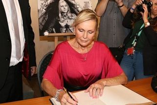 Helena Vondráčková: Naštvání Pilarové, Přenosilové i P. Jandy. Helenin otec se snažil průšvih žehlit - Médium.cz