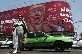 Výjevy z íránských ulic: Propaganda si vůči Trumpovi nebere servítky - Seznam Zprávy