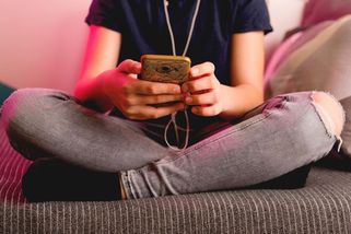 Babiš chce zakázat mobily ve školách. Má to smysl? - Seznam Zprávy