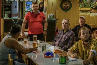 Televize v létě tradičně sázejí na opakování. Diváci se můžou těšit na Most!, Fantomase, Rockyho nebo Vlastu Buriana - Novinky