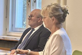 Miminko při porodu v České Lípě vypadlo na zem. Soud rozplétá, zda je to vina lékaře - Novinky