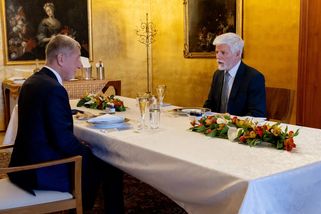 Vláda chtěla na summitu NATO jen 20 lidí. Delegace s Pavlem se skoro zdvojnásobí