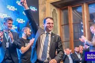 „Zástupci státu nemají právo rozdělovat média na vhodná a nevhodná,“ kritizuje Syndikát novinářů Macinkův postup na brífinku