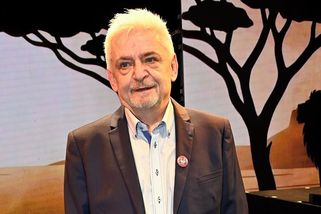Oblíbený bavič Michal Suchánek se stal dědečkem! Jeho dcera Berenika tajně porodila - Super.cz