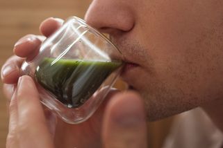 Musím brát kratom. Jestli mi ho zakážete, může mě to stát zdraví - Médium.cz