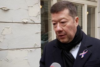 Zůna na Ukrajinu nepojede, oznámil Okamura vedle mlčícího ministra - Novinky
