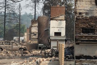Shořelo 700 domů. Záběry ukazují zkázu po požárech ve Spokane - Novinky