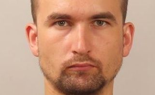 Nahý vnikl do školky i na dětské hřiště. Pražská policie hledá další oběti exhibicionisty - Novinky