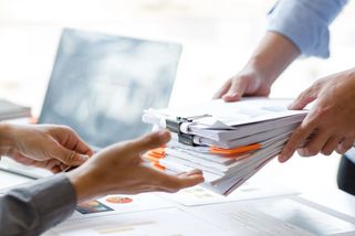 Nový fenomén na obzoru. Umělá inteligence může zahltit stát, úřady čeká záplava stížností generovaných AI - Echo24.cz