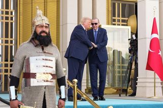 NATO přežilo, radujme se! A styďme zároveň, neboť jsme černý pasažér - Seznam Zprávy
