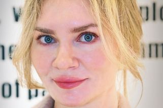 Hrála milionářku tak přesvědčivě, že jí uvěřili přátelé, hotely i banky - Médium.cz