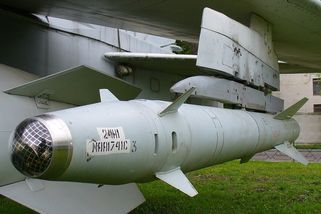 Ukrajinští inženýři se převedli, Rusové se můžou jít klouzat. Stvořili 250kg naváděné bomby pro Su-24