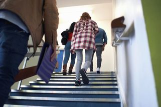 To si neumíte ani představit. Učitelka líčí poměry v německé škole, která se vymkla kontrole - Novinky