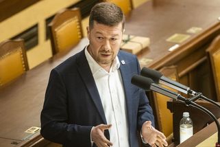 Okamura mluvil ve Sněmovně téměř 11 hodin, pokořil rekord - Seznam Zprávy