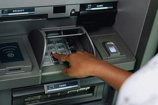 Bankomaty České spořitelny, ČSOB a Raiffeisenbank dostaly novou užitečnou funkci. Česko ji má jako jedíné na světě