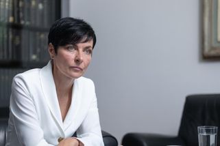 Klíčová pojišťovna pod tlakem: firma po ní chce obří sumu. Do sporu se vložila i Bradáčová