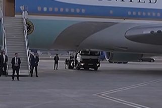 V detailu: Kamera natočila Trumpův utajený manévr u Air Force One - Seznam Zprávy