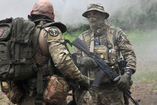 Ruští neonacisté spustili fotosoutěž. Hlásit se mohou vrazi ukrajinských válečných zajatců - Novinky
