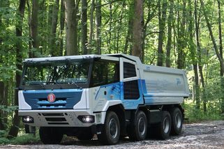 Čína rozšířila exportní sankční seznam, je na něm i česká firma Tatra Trucks - Novinky